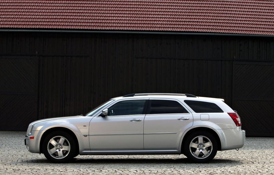  Chrysler 300C Touring 2005 года  (фото 24 из 44)
